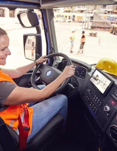 Renault Trucks E-TECH C driving